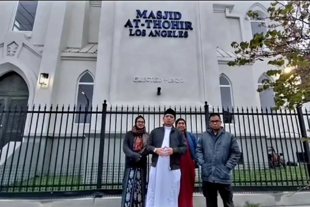 Masjid At-Thohir di Los Angeles