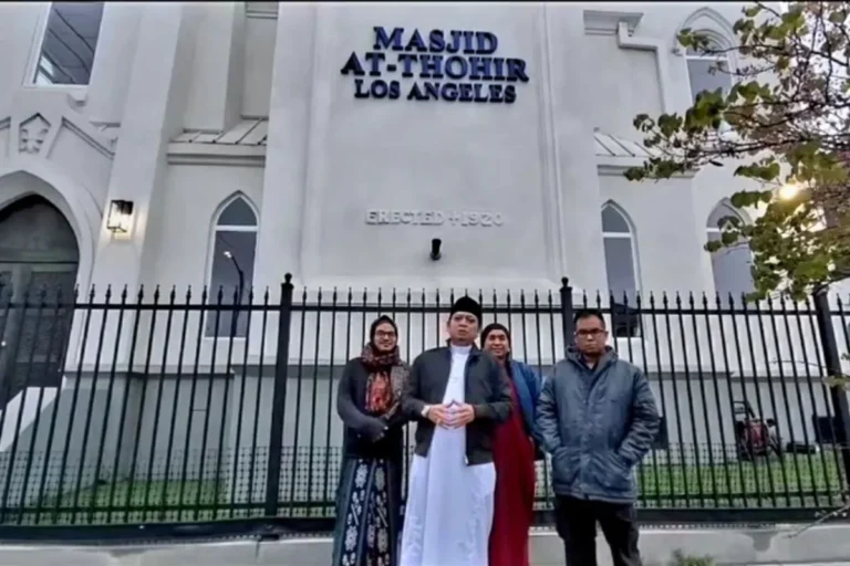 Masjid At-Thohir di Los Angeles