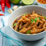 Memasak ceker ayam