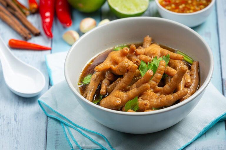 Memasak ceker ayam